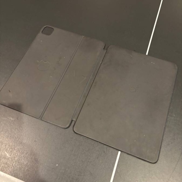 LAST CALL iPad Air 5th Gen and Smart Keyboard - Picture 10 of 15